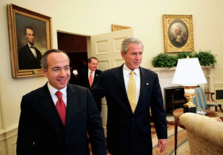 Felipe CalderÃ³n with George Bush (whitehouse.gov)