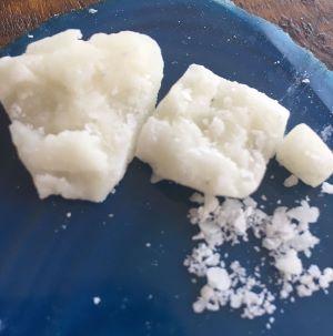 crack cocaine (Argv0, https://commons.wikimedia.org/w/index.php?curid=44743583)