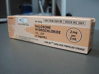 naloxone package (wikimedia.org)