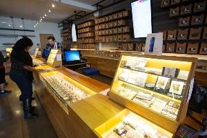You may need cash at your local marijuana retailer after a banking network pulled the plug. (Sonya Yruel/DPA)