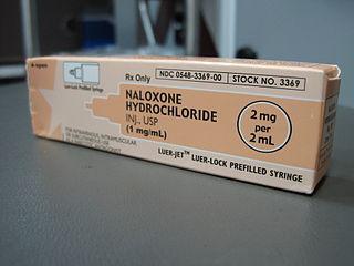 Naloxone package (wikimedia.org)