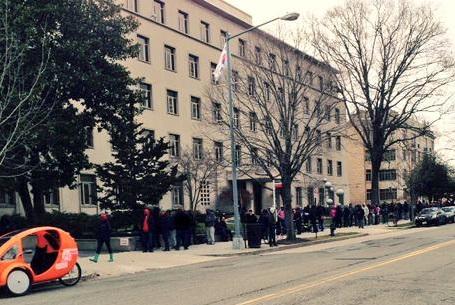 line forms for seed share event at DC Cannabis Campaign headquarters (via DCMJ & Twitter)