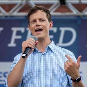 Iowa Democratic governor candidate Rob Sand tries to ride a blue-green wave to victory in November. (RobSand.com)